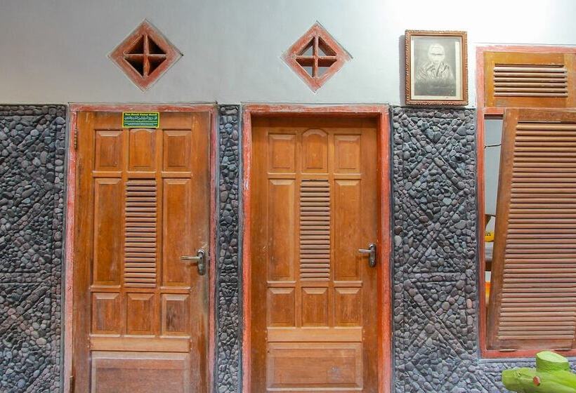 Hotell Spot On 2211 Rumah Singgah 007wijaya