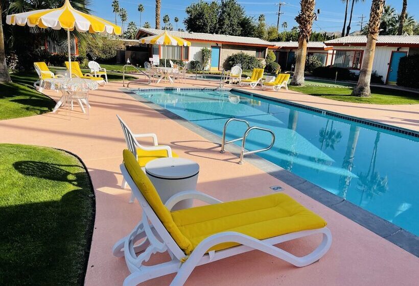 A Place In The Sun Hotel   Adults Only Big Units, Privacy Gardens & Heated Pool & Spa In 1 Acre Park