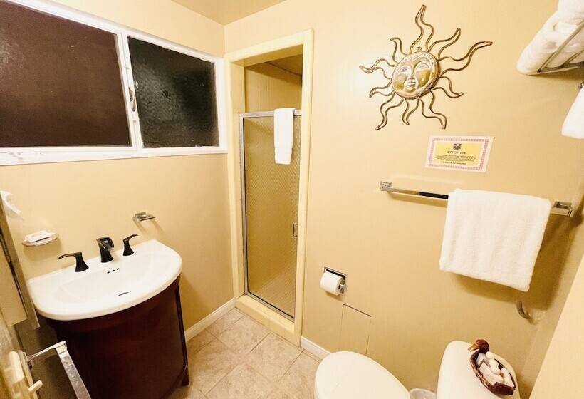 A Place In The Sun Hotel   Adults Only Big Units, Privacy Gardens & Heated Pool & Spa In 1 Acre Park