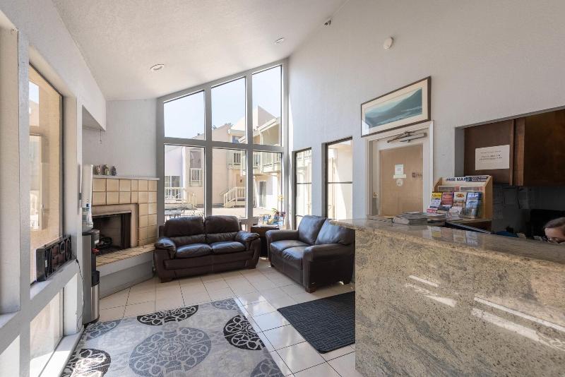 فندق Cannery Row Inn