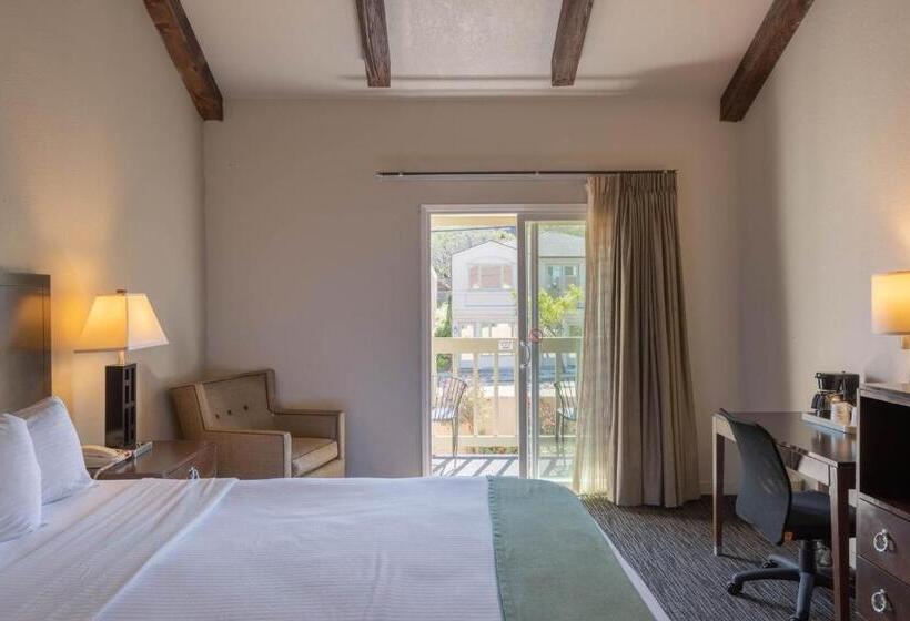 فندق Cannery Row Inn