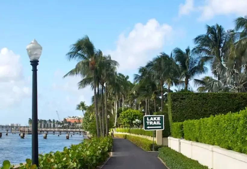 هتل Palm Beach Historic Inn