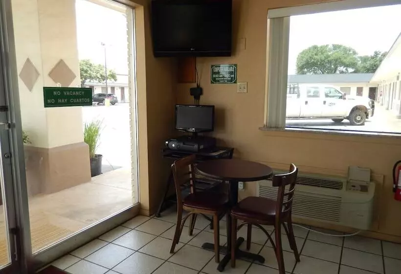 ホテル Pearsall Executive Inn