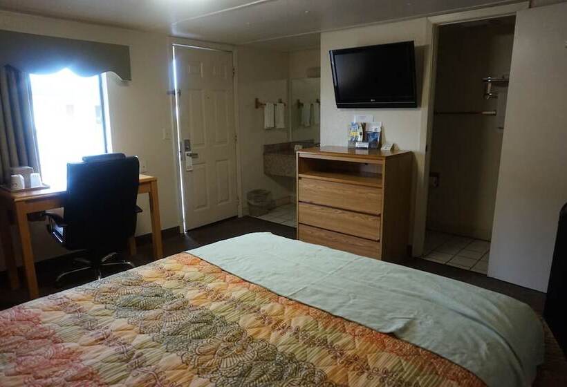 Отель Pearsall Executive Inn