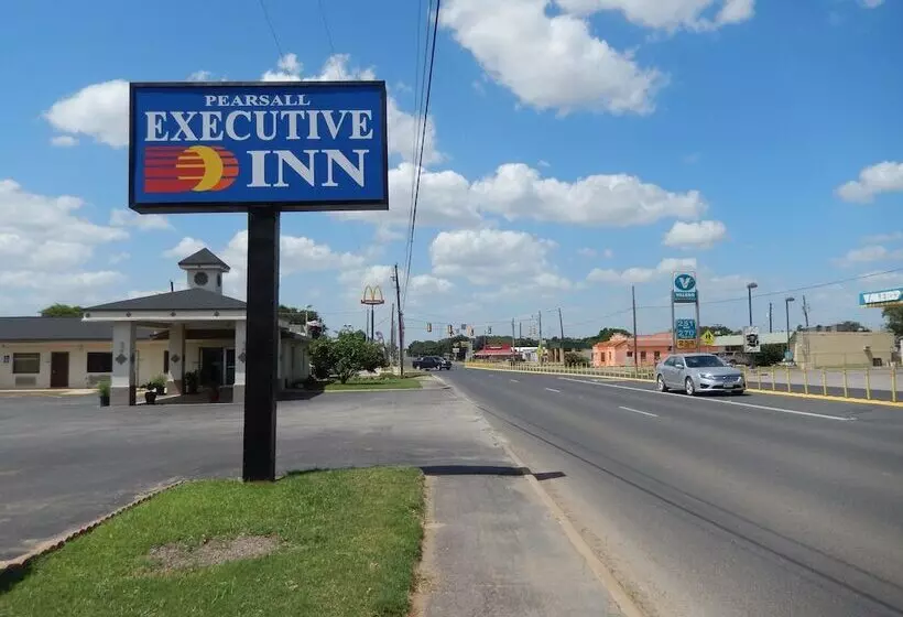 ホテル Pearsall Executive Inn