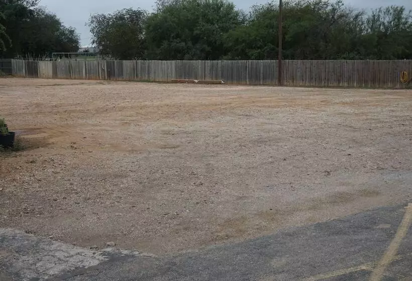 ホテル Pearsall Executive Inn