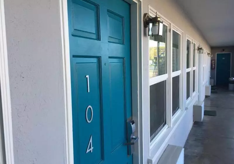 בית מלון כפרי Point Loma