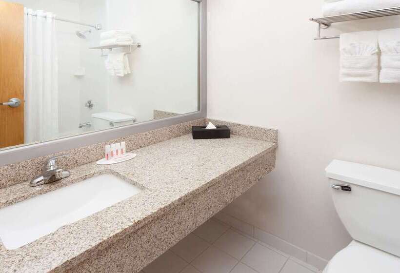 فندق Ramada Plaza By Wyndham Chicago North Shore