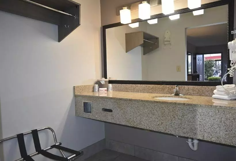 Отель Red Roof Inn Savannah North I95 Port Wentworth