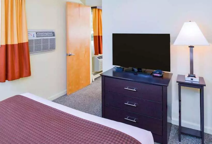 ホテル Rodeway Inn Orleans  Cape Cod