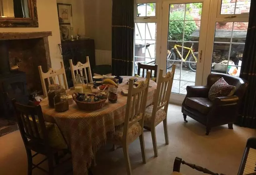 Majatalo Ormonde House