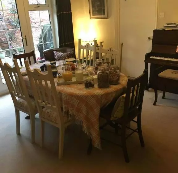Majatalo Ormonde House