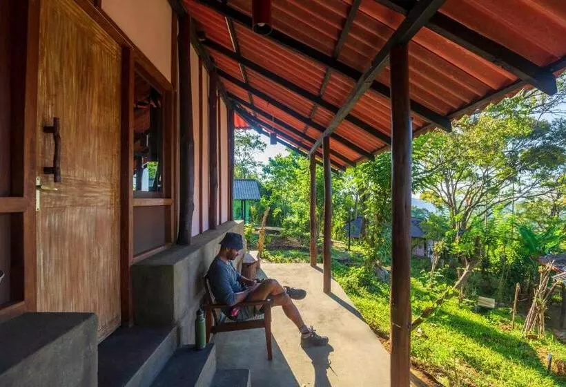 ペンション The Woods   Birding, Farming & Eco Living