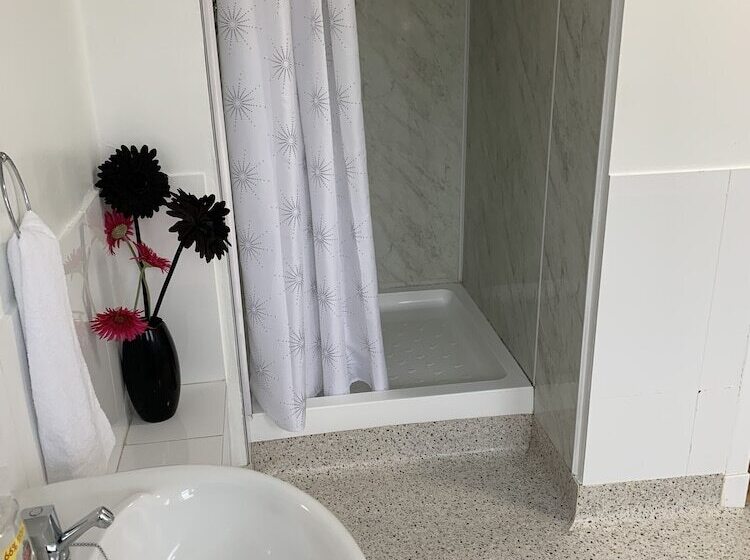 Cămin Uist Travel Accommodation