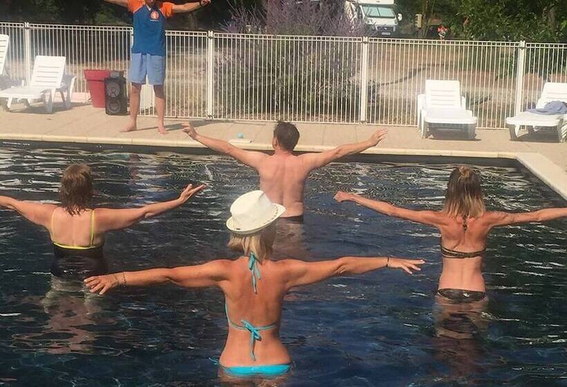 ホテル Camping Le Mas Des Chenes