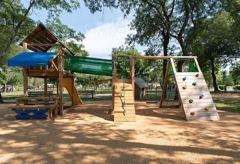 ホテル Camping Le Mas Des Chenes