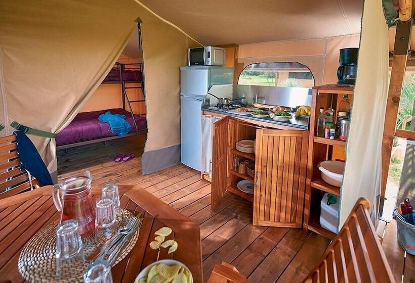 ホテル Camping Le Mas Des Chenes