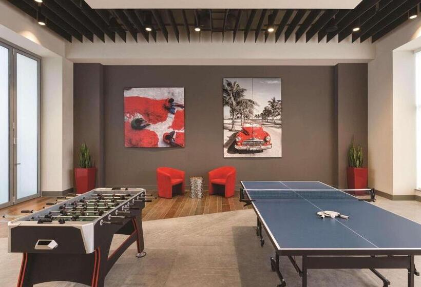 Kompose Boutique Hotel Miami Airport