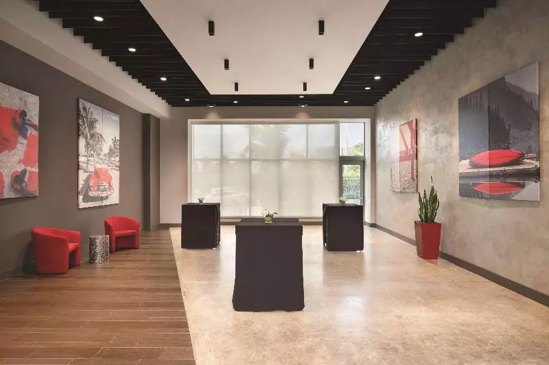 Kompose Boutique Hotel Miami Airport