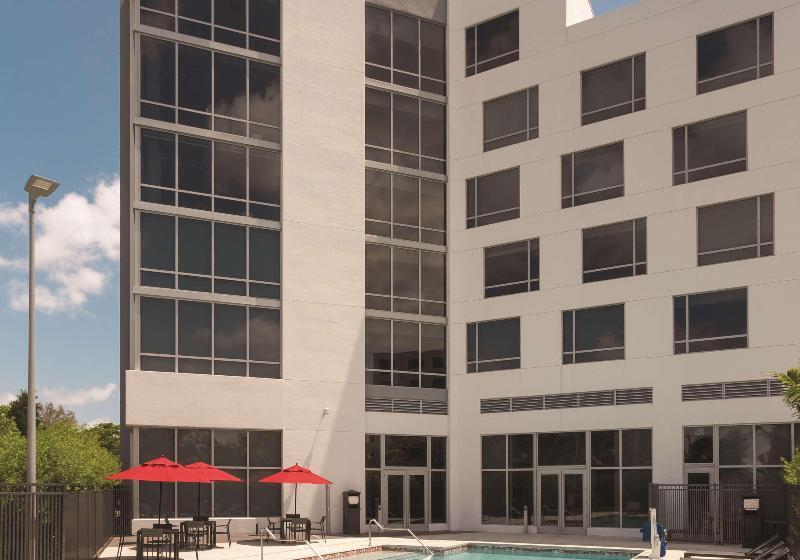 Kompose Boutique Hotel Miami Airport