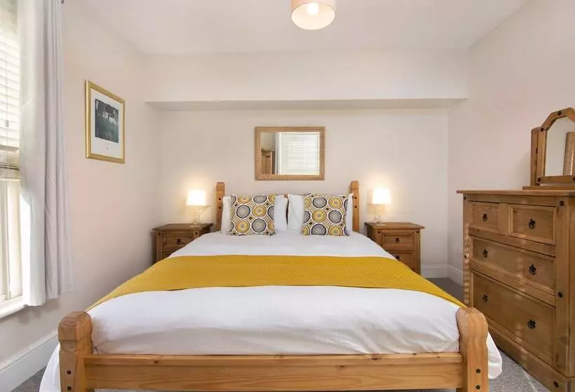 Salt Lane Apartments