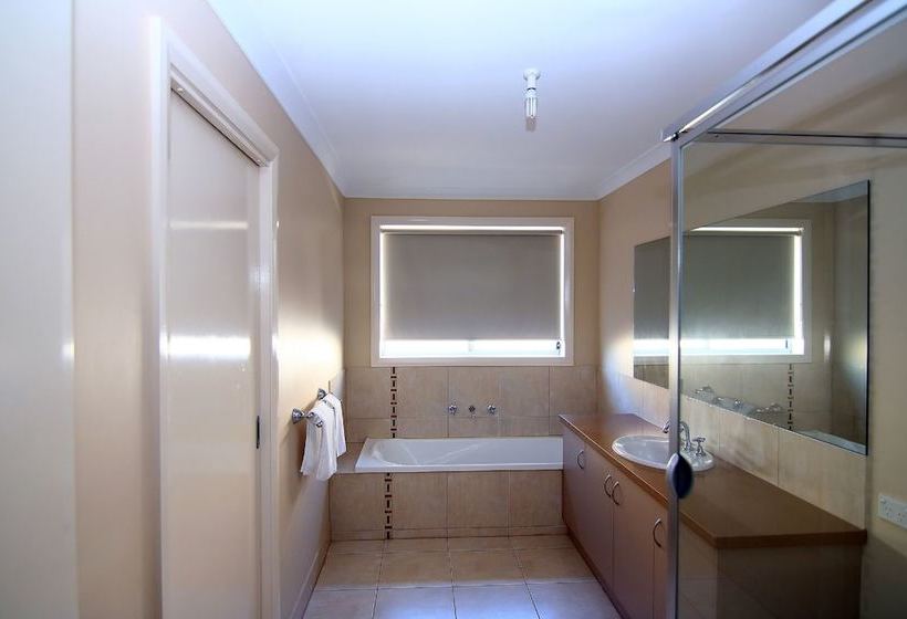 The Anchorage By The Lake