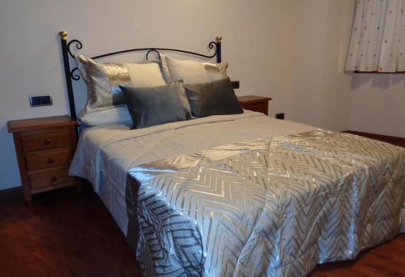 Apartamentos Turísticos Javier Lugo