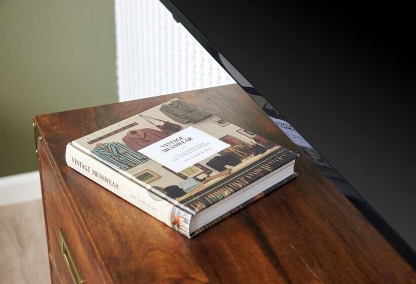 Kasa Cadillac Square Detroit