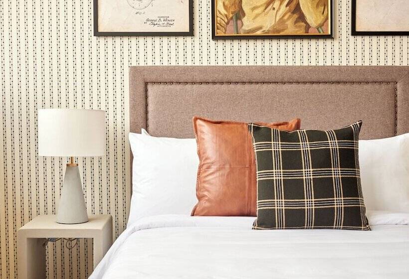 Kasa Cadillac Square Detroit