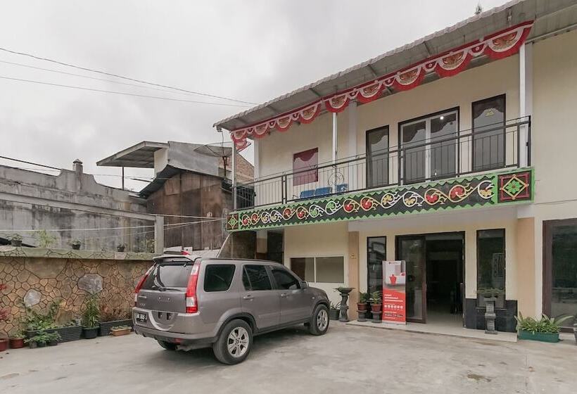 پانسیون Reddoorz Near Tahura Berastagi