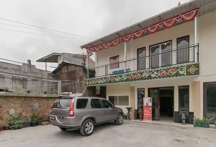 Majatalo Reddoorz Near Tahura Berastagi