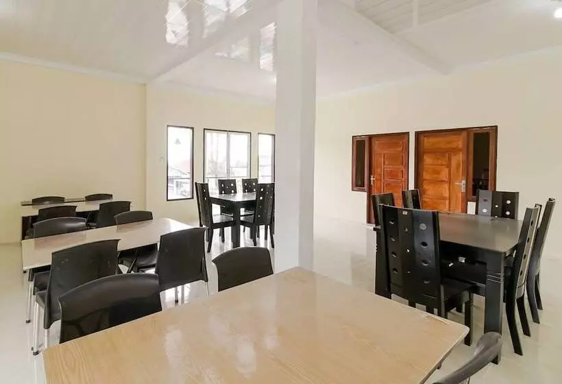 Majatalo Reddoorz Near Tahura Berastagi