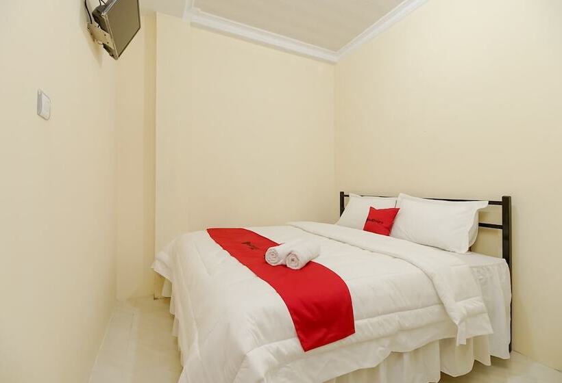 پانسیون Reddoorz Near Tahura Berastagi