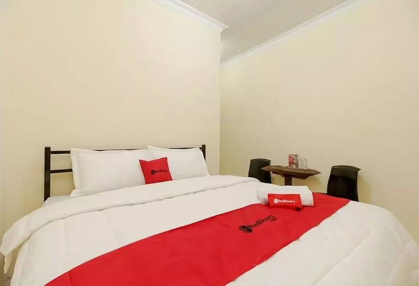 Majatalo Reddoorz Near Tahura Berastagi