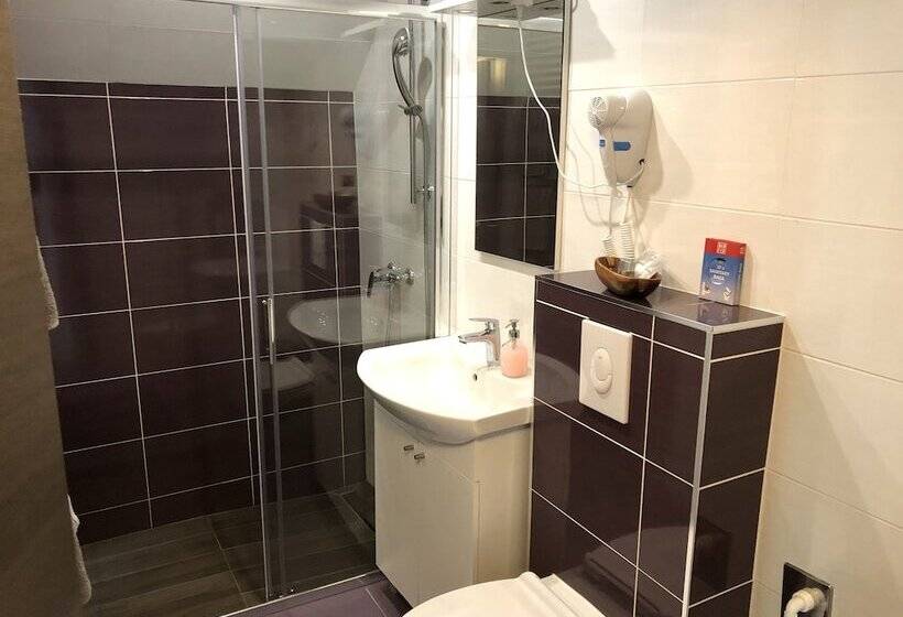 Veronika Group Radićeva