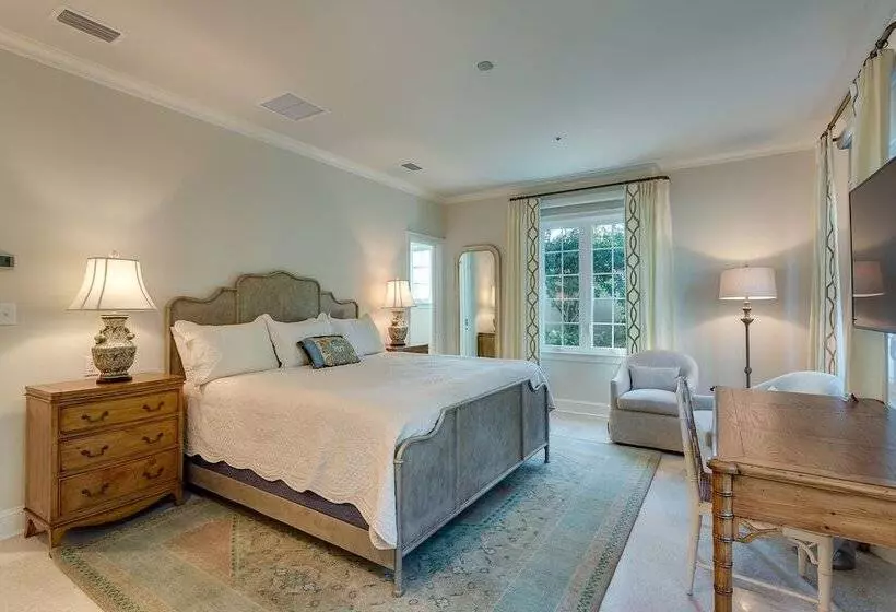 Aamiaismajoitus (B&B) Azaleana Manor