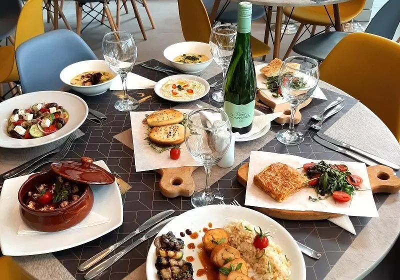 ホテル Athenian Montaza