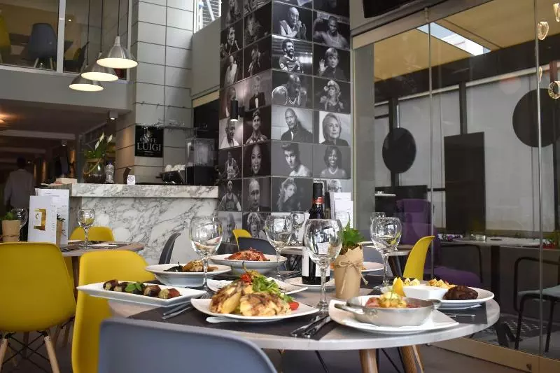 ホテル Athenian Montaza