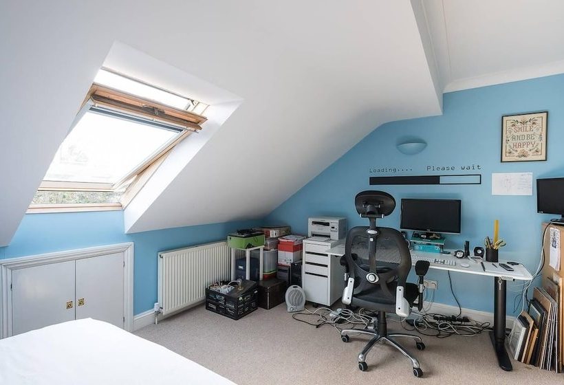 Fabulous 4br Family Home In East London