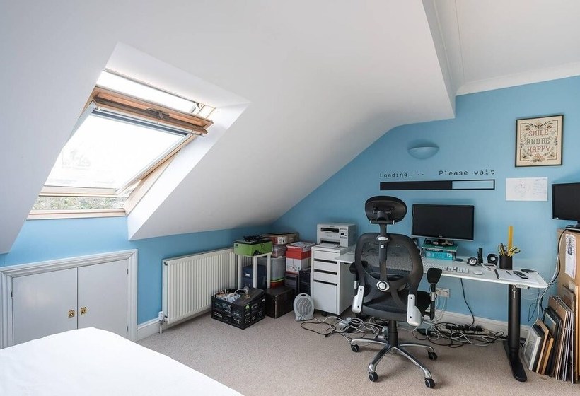 Fabulous 4br Family Home In East London