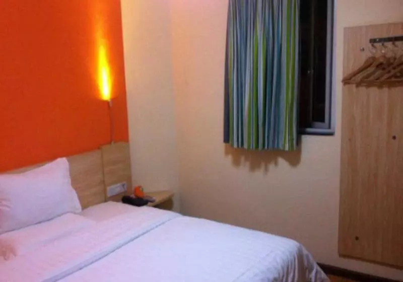 ホテル 7days Inn Urumqi Xiao Xi Gou Branch