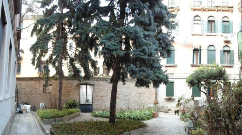 هتل B&b Exclusive