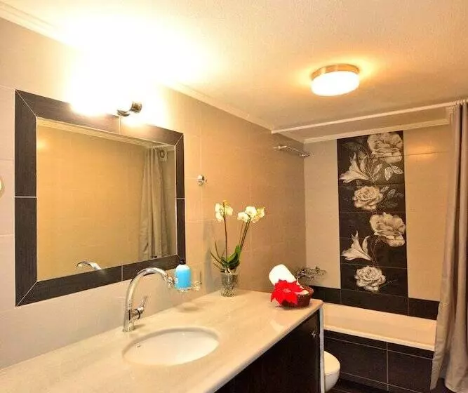 Luxury Suites In Stavromenos