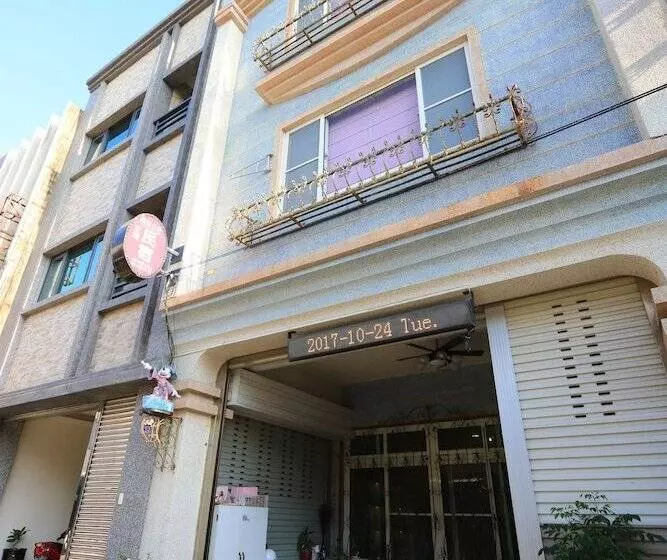 پانسیون Doll House Lodge