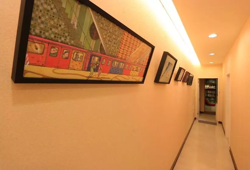 پانسیون Doll House Lodge