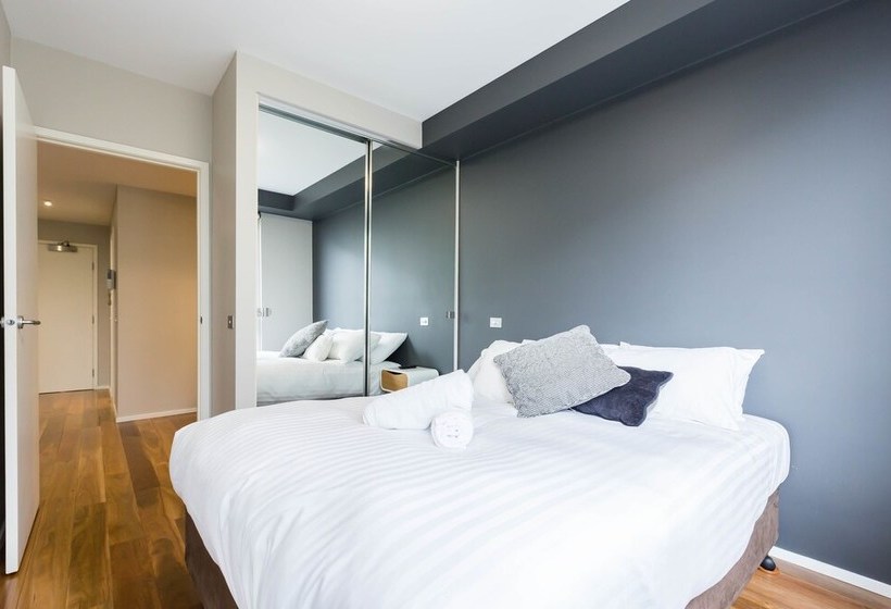 Sandra, 1bdr Carlton Apartment