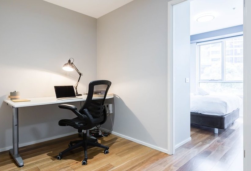 Sandra, 1bdr Carlton Apartment