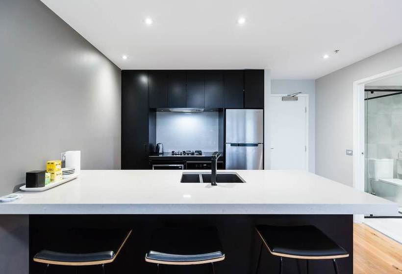 Sandra, 1bdr Carlton Apartment