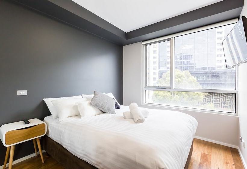 Sandra, 1bdr Carlton Apartment