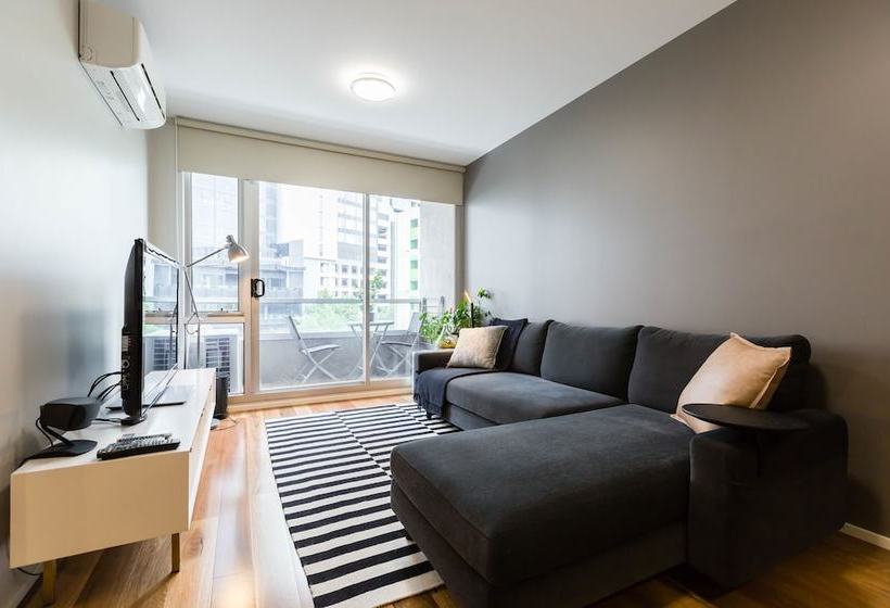 Sandra, 1bdr Carlton Apartment